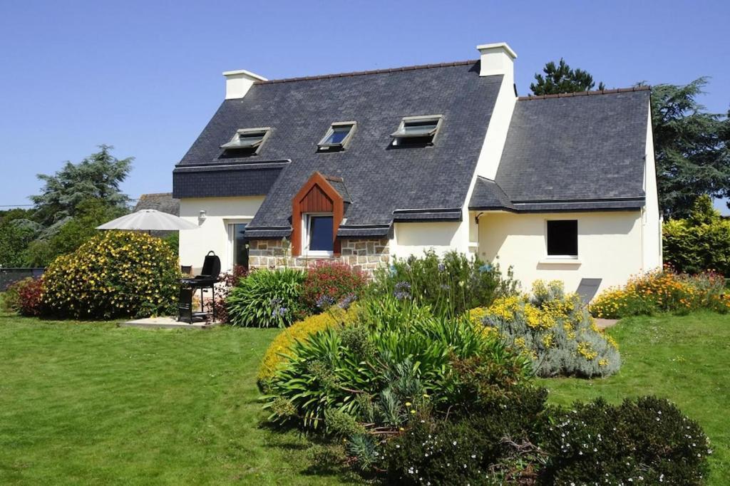 Nice Holiday Home With Beautiful Garden, Paimpol Eksteriør bilde